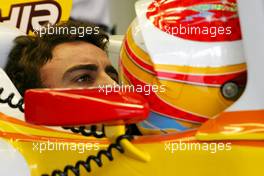 16.10.2009 Sao Paulo, Brazil,  Fernando Alonso (ESP), Renault F1 Team  - Formula 1 World Championship, Rd 16, Brazilian Grand Prix, Friday Practice