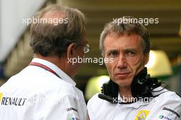 16.10.2009 Sao Paulo, Brazil,  Jean-Francois Caubet (FRA), Managing director of Renault F1 and Bob Bell (GBR), Renault F1 Team, Team's managing director  - Formula 1 World Championship, Rd 16, Brazilian Grand Prix, Friday Practice