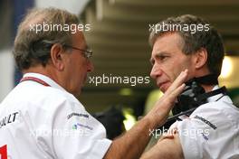 16.10.2009 Sao Paulo, Brazil,  Jean-Francois Caubet (FRA), Managing director of Renault F1 and Bob Bell (GBR), Renault F1 Team, Team's managing director  - Formula 1 World Championship, Rd 16, Brazilian Grand Prix, Friday Practice