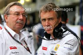 16.10.2009 Sao Paulo, Brazil,  Jean-Francois Caubet (FRA), Managing director of Renault F1 and Bob Bell (GBR), Renault F1 Team, Team's managing director  - Formula 1 World Championship, Rd 16, Brazilian Grand Prix, Friday Practice