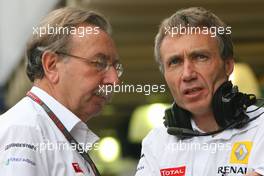 16.10.2009 Sao Paulo, Brazil,  Jean-Francois Caubet (FRA), Managing director of Renault F1 and Bob Bell (GBR), Renault F1 Team, Team's managing director  - Formula 1 World Championship, Rd 16, Brazilian Grand Prix, Friday Practice