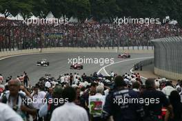 18.10.2009 Sao Paulo, Brazil,  Grid atmosphere - Formula 1 World Championship, Rd 16, Brazilian Grand Prix, Sunday Pre-Race Grid