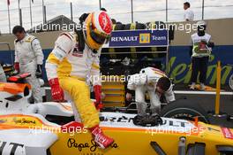 18.10.2009 Sao Paulo, Brazil,  Fernando Alonso (ESP), Renault F1 Team - Formula 1 World Championship, Rd 16, Brazilian Grand Prix, Sunday Pre-Race Grid