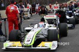 18.10.2009 Sao Paulo, Brazil,  Rubens Barrichello (BRA), BrawnGP - Formula 1 World Championship, Rd 16, Brazilian Grand Prix, Sunday Pre-Race Grid