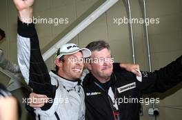 18.10.2009 Sao Paulo, Brazil,  Jenson Button (GBR), BrawnGP celebrates winning the world championship with Ross Brawn (GBR) Team Principal, Brawn GP  - Formula 1 World Championship, Rd 16, Brazilian Grand Prix, Sunday Podium