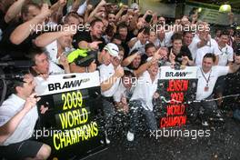 18.10.2009 Sao Paulo, Brazil, Rubens Barrichello (BRA), Brawn GP , Ross Brawn (GBR) Team Principal, Brawn GP and Jenson Button (GBR), Brawn GP  - Formula 1 World Championship, Rd 16, Brazilian Grand Prix, Sunday Podium