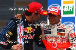 18.10.2009 Sao Paulo, Brazil,  Mark Webber (AUS), Red Bull Racing and Lewis Hamilton (GBR), McLaren Mercedes  - Formula 1 World Championship, Rd 16, Brazilian Grand Prix, Sunday Podium