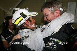 18.10.2009 Sao Paulo, Brazil,  Jenson Button (GBR), BrawnGP wins the world championship hugs Ross Brawn  - Formula 1 World Championship, Rd 16, Brazilian Grand Prix, Sunday Podium