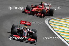 18.10.2009 Sao Paulo, Brazil,  Lewis Hamilton (GBR), McLaren Mercedes, Kimi Raikkonen (FIN), Räikkönen, Scuderia Ferrari - Formula 1 World Championship, Rd 16, Brazilian Grand Prix, Sunday Race