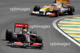 18.10.2009 Sao Paulo, Brazil,  Lewis Hamilton (GBR), McLaren Mercedes leads Romain Grosjean (FRA), Renault F1 Team - Formula 1 World Championship, Rd 16, Brazilian Grand Prix, Sunday Race