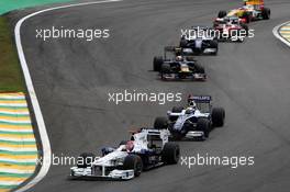 18.10.2009 Sao Paulo, Brazil,  Robert Kubica (POL),  BMW Sauber F1 Team leads Nico Rosberg (GER), WilliamsF1 Team - Formula 1 World Championship, Rd 16, Brazilian Grand Prix, Sunday Race