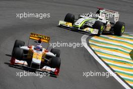 18.10.2009 Sao Paulo, Brazil,  Romain Grosjean (FRA), Renault F1 Team leads Jenson Button (GBR), BrawnGP - Formula 1 World Championship, Rd 16, Brazilian Grand Prix, Sunday Race