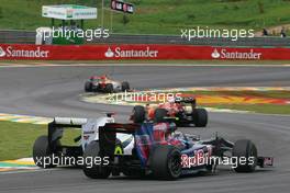 18.10.2009 Sao Paulo, Brazil,  Jenson Button (GBR), Brawn GP and Jaime Alguersuari (ESP), Scuderia Toro Rosso  - Formula 1 World Championship, Rd 16, Brazilian Grand Prix, Sunday Race
