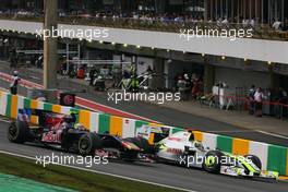 18.10.2009 Sao Paulo, Brazil,  Jenson Button (GBR), Brawn GP and Jaime Alguersuari (ESP), Scuderia Toro Rosso  - Formula 1 World Championship, Rd 16, Brazilian Grand Prix, Sunday Race