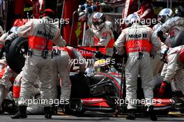 18.10.2009 Sao Paulo, Brazil,  Lewis Hamilton (GBR), McLaren Mercedes, pitstop - Formula 1 World Championship, Rd 16, Brazilian Grand Prix, Sunday Race