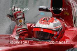17.10.2009 Sao Paulo, Brazil,  Kimi Raikkonen (FIN), Räikkönen, Scuderia Ferrari removes a visor ripoff strip - Formula 1 World Championship, Rd 16, Brazilian Grand Prix, Saturday Practice
