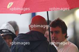 17.10.2009 Sao Paulo, Brazil,  Fernando Alonso (ESP), Renault F1 Team under a Ferrari umbrella - Formula 1 World Championship, Rd 16, Brazilian Grand Prix, Saturday Practice