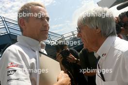 18.10.2009 Sao Paulo, Brazil,  Martin Whitmarsh (GBR), McLaren, Chief Executive Officer and Bernie Ecclestone (GBR)  - Formula 1 World Championship, Rd 16, Brazilian Grand Prix, Sunday