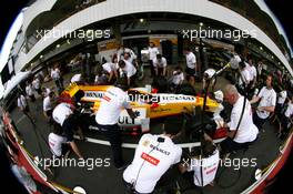 15.10.2009 Sao Paulo, Brazil,  Renault F1 Team  - Formula 1 World Championship, Rd 16, Brazilian Grand Prix, Thursday