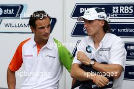 15.10.2009 Sao Paulo, Brazil,  Vitantonio Liuzzi (ITA), Force India F1 Team, Robert Kubica (POL),  BMW Sauber F1 Team - Formula 1 World Championship, Rd 16, Brazilian Grand Prix, Thursday