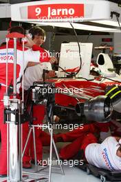 17.04.2009 Shanghai, China,  Jarno Trulli (ITA), Toyota Racing - Formula 1 World Championship, Rd 3, Chinese Grand Prix, Friday Practice