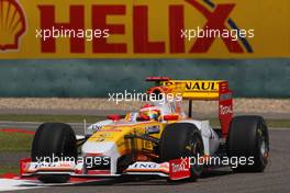 17.04.2009 Shanghai, China,  Fernando Alonso (ESP), Renault F1 Team, R29 - Formula 1 World Championship, Rd 3, Chinese Grand Prix, Friday Practice