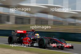 17.04.2009 Shanghai, China,  Lewis Hamilton (GBR), McLaren Mercedes, MP4-24 - Formula 1 World Championship, Rd 3, Chinese Grand Prix, Friday Practice
