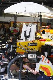 17.04.2009 Shanghai, China,  Fernando Alonso (ESP), Renault F1 Team - Formula 1 World Championship, Rd 3, Chinese Grand Prix, Friday Practice