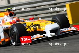 17.04.2009 Shanghai, China,  Nelson Piquet Jr (BRA), Renault F1 Team, R29 - Formula 1 World Championship, Rd 3, Chinese Grand Prix, Friday Practice