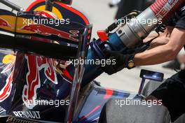 17.04.2009 Shanghai, China,  Mark Webber (AUS), Red Bull Racing, practice refueling - Formula 1 World Championship, Rd 3, Chinese Grand Prix, Friday Practice