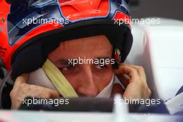 17.04.2009 Shanghai, China,  Robert Kubica (POL), BMW Sauber F1 Team, Pitlane, Box, Garage - Formula 1 World Championship, Rd 3, Chinese Grand Prix, Friday Practice