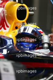 17.04.2009 Shanghai, China,  Mark Webber (AUS), Red Bull Racing, Pitlane, Box, Garage - Formula 1 World Championship, Rd 3, Chinese Grand Prix, Friday Practice