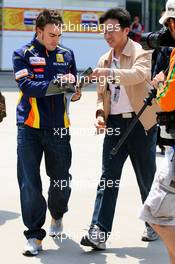 17.04.2009 Shanghai, China,  Fernando Alonso (ESP), Renault F1 Team signing autographs - Formula 1 World Championship, Rd 3, Chinese Grand Prix, Friday