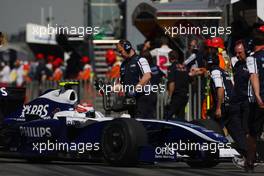 17.04.2009 Shanghai, China,  Kazuki Nakajima (JPN), Williams F1 Team, FW31 - Formula 1 World Championship, Rd 3, Chinese Grand Prix, Friday Practice