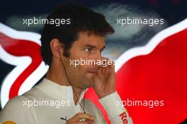 18.04.2009 Shanghai, China,  Mark Webber (AUS), Red Bull Racing, Pitlane, Box, Garage - Formula 1 World Championship, Rd 3, Chinese Grand Prix, Saturday Practice