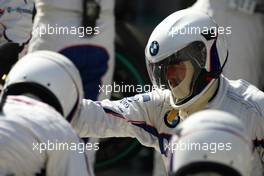18.04.2009 Shanghai, China,  BMW Sauber mechanics - Formula 1 World Championship, Rd 3, Chinese Grand Prix, Saturday Qualifying