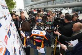 16.04.2009 Shanghai, China,  Nelson Piquet Jr (BRA), Renault F1 Team - Formula 1 World Championship, Rd 3, Chinese Grand Prix, Thursday