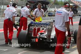 08.05.2009 Barcelona, Spain,  Jarno Trulli (ITA), Toyota Racing, TF109 - Formula 1 World Championship, Rd 5, Spanish Grand Prix, Friday Practice