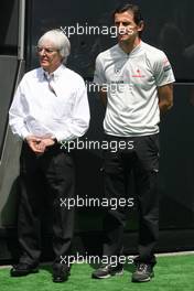 08.05.2009 Barcelona, Spain,  Bernie Ecclestone (GBR) and Pedro de la Rosa (ESP), Test Driver, McLaren Mercedes, MP4-24  - Formula 1 World Championship, Rd 5, Spanish Grand Prix, Friday