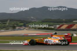 08.05.2009 Barcelona, Spain,  Fernando Alonso (ESP), Renault F1 Team, R29 - Formula 1 World Championship, Rd 5, Spanish Grand Prix, Friday Practice