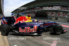 08.05.2009 Barcelona, Spain,  Mark Webber (AUS), Red Bull Racing  - Formula 1 World Championship, Rd 5, Spanish Grand Prix, Friday Practice