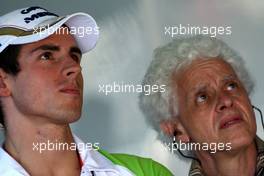 08.05.2009 Barcelona, Spain,  Adrian Sutil (GER), Force India F1 Team with his father Jorge (UY) - Formula 1 World Championship, Rd 5, Spanish Grand Prix, Friday Practice