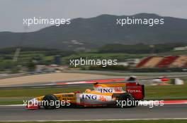 08.05.2009 Barcelona, Spain,  Nelson Piquet Jr (BRA), Renault F1 Team, R29 - Formula 1 World Championship, Rd 5, Spanish Grand Prix, Friday Practice