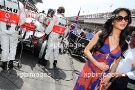 10.05.2009 Barcelona, Spain,  Nicole Scherzinger (USA), Singer in the Pussycat Dolls and girlfriend of Lewis Hamilton (GBR), McLaren Mercedes - Formula 1 World Championship, Rd 5, Spanish Grand Prix, Sunday Pre-Race Grid