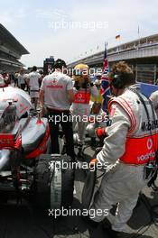 10.05.2009 Barcelona, Spain,  Lewis Hamilton (GBR), McLaren Mercedes, MP4-24 - Formula 1 World Championship, Rd 5, Spanish Grand Prix, Sunday Pre-Race Grid