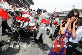 10.05.2009 Barcelona, Spain,  Nicole Scherzinger (USA), Singer in the Pussycat Dolls and girlfriend of Lewis Hamilton (GBR), McLaren Mercedes - Formula 1 World Championship, Rd 5, Spanish Grand Prix, Sunday Pre-Race Grid