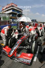 10.05.2009 Barcelona, Spain,  Lewis Hamilton (GBR), McLaren Mercedes, MP4-24 - Formula 1 World Championship, Rd 5, Spanish Grand Prix, Sunday Pre-Race Grid