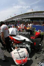 10.05.2009 Barcelona, Spain,  Lewis Hamilton (GBR), McLaren Mercedes, MP4-24 - Formula 1 World Championship, Rd 5, Spanish Grand Prix, Sunday Pre-Race Grid