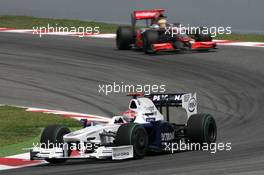 10.05.2009 Barcelona, Spain,  Robert Kubica (POL), BMW Sauber F1 Team and Lewis Hamilton (GBR), McLaren Mercedes  - Formula 1 World Championship, Rd 5, Spanish Grand Prix, Sunday Race