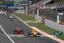 10.05.2009 Barcelona, Spain,  Fernando Alonso (ESP), Renault F1 Team and Lewis Hamilton (GBR), McLaren Mercedes  - Formula 1 World Championship, Rd 5, Spanish Grand Prix, Sunday Race